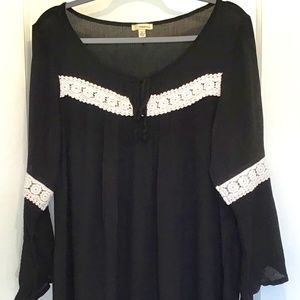 Haani Women’s Black Tunic with White Lace Size Large